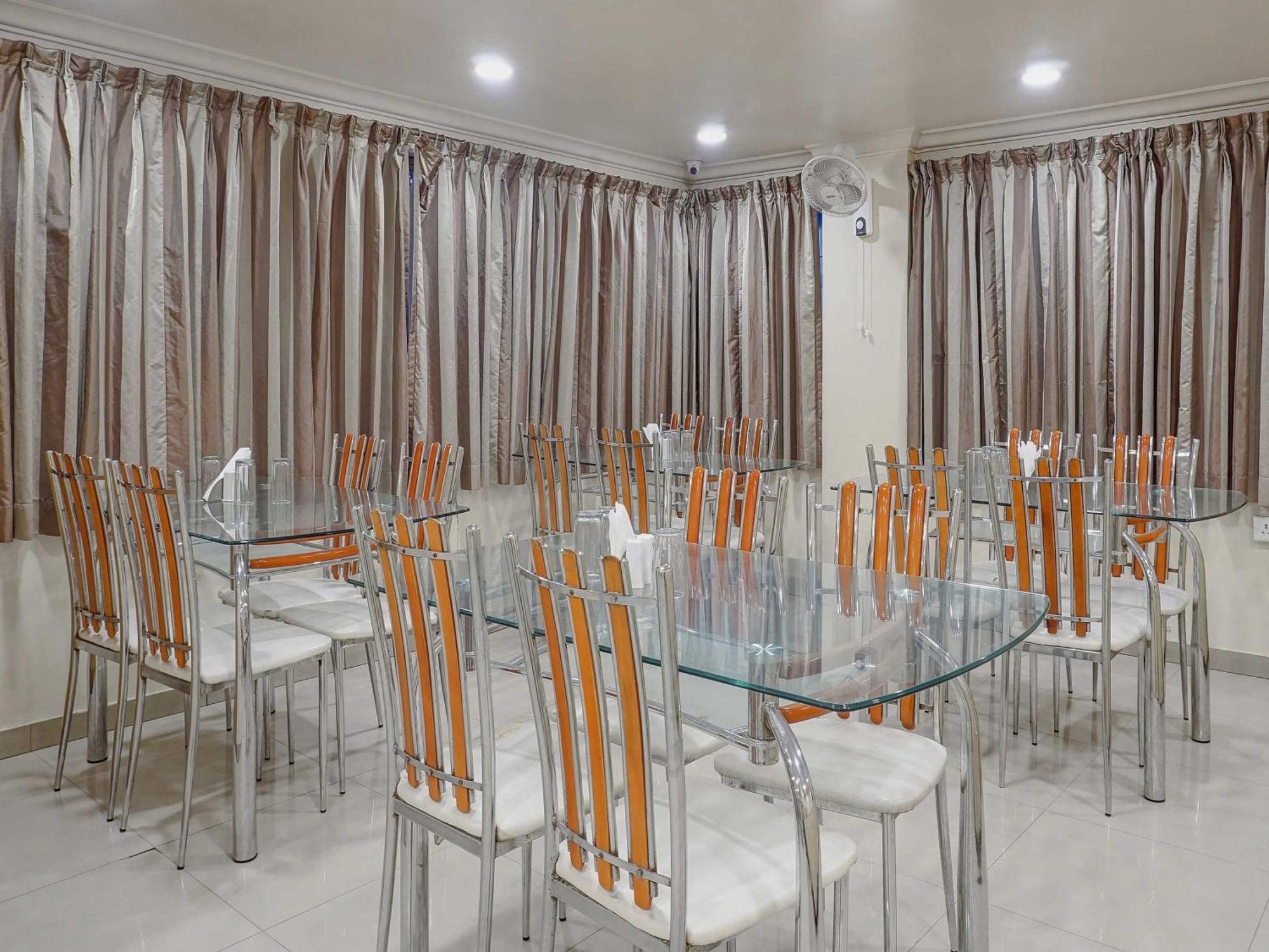 Townhouse Oak Orchard Hotel