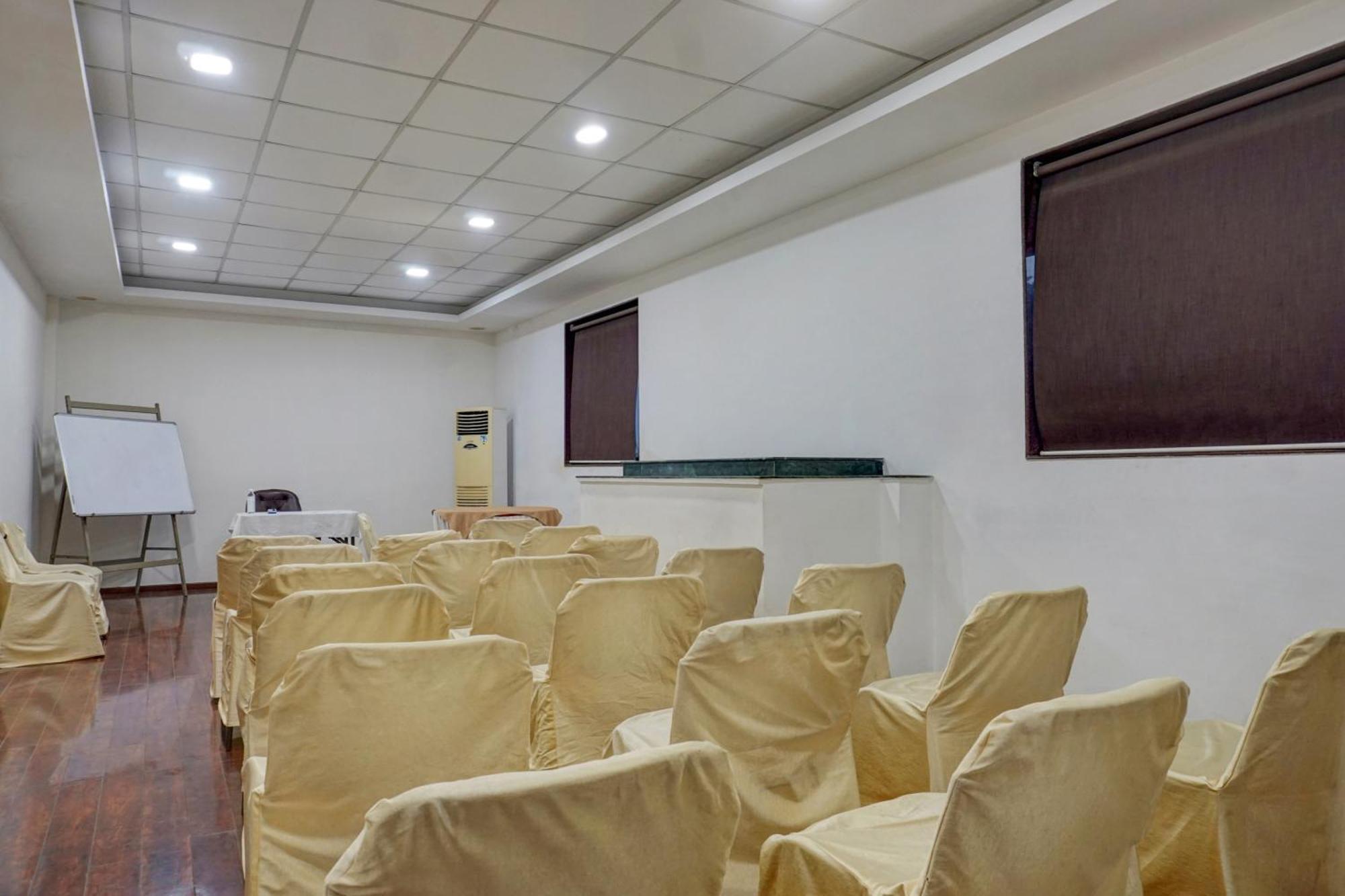 Hotel Townhouse Oak Orchard Pune